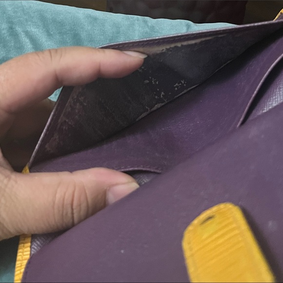 Lv epi wallet w/ snap coin - Picture 5 of 12